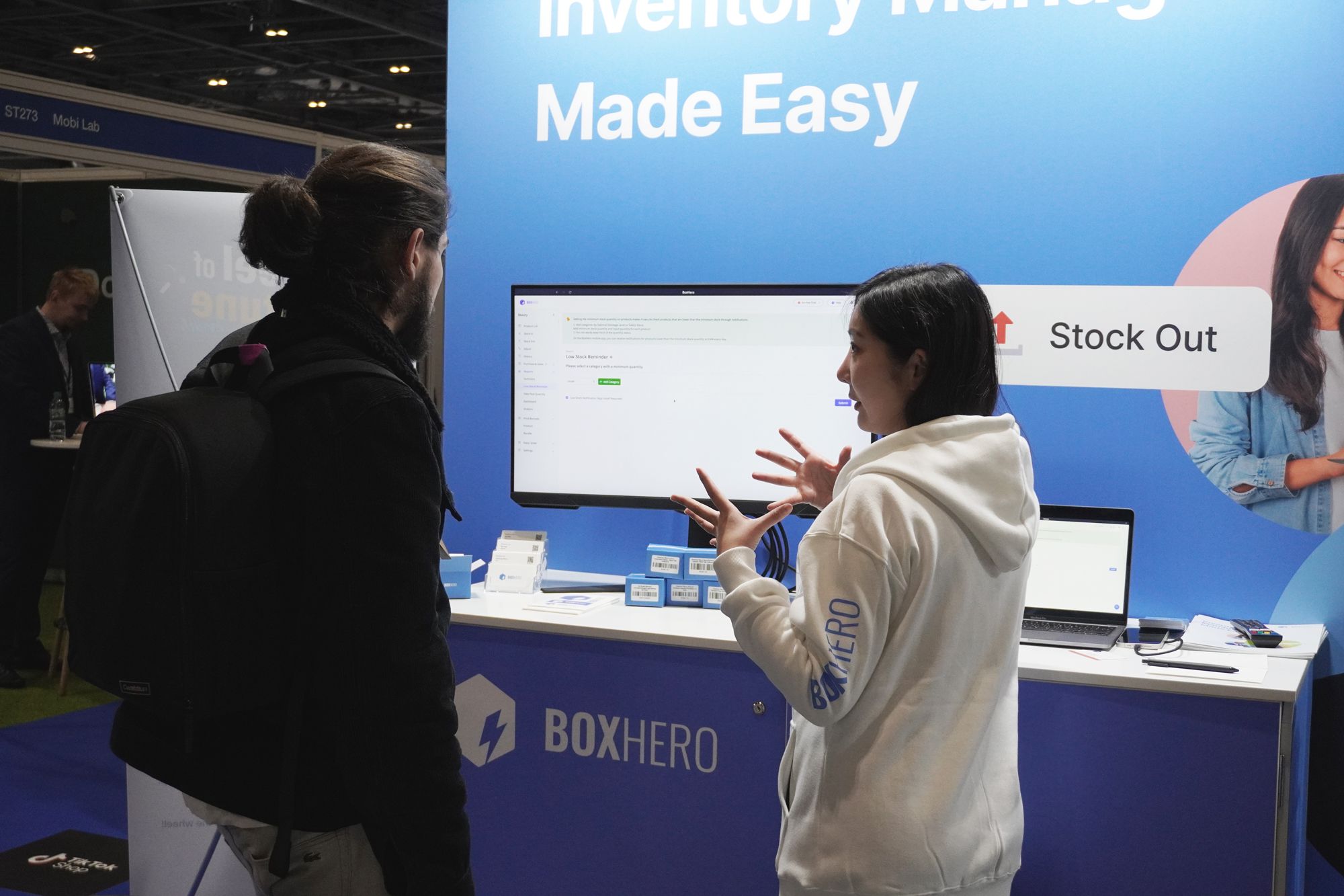 BoxHero team members conducting a demo for the booth visitor